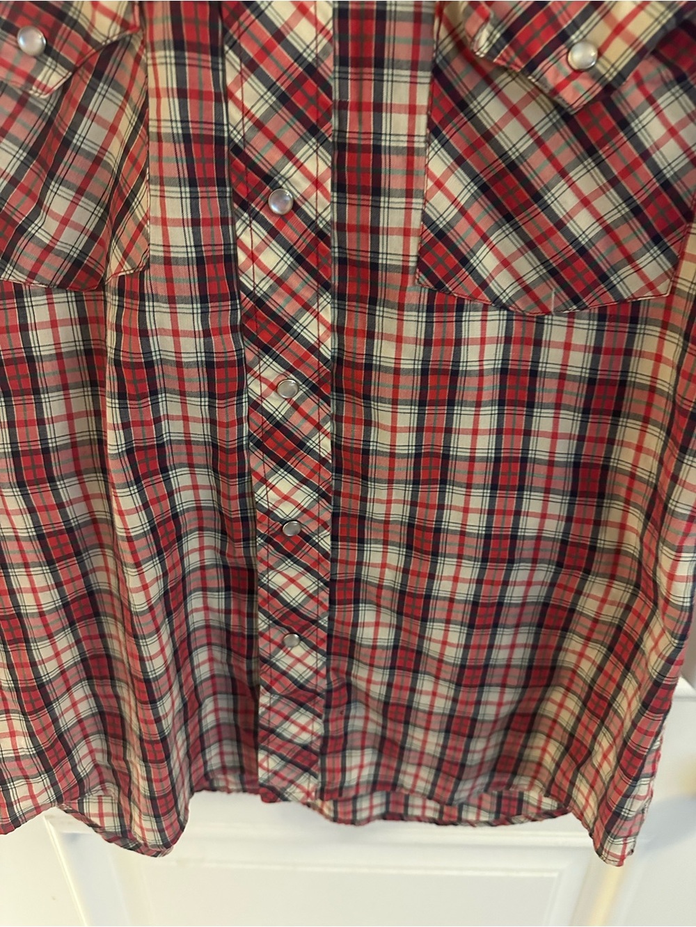 Vintage Wrangler Men’s Red Plaid Short-Sleeve Pearl Button Western Shirt - Picture 12 of 16